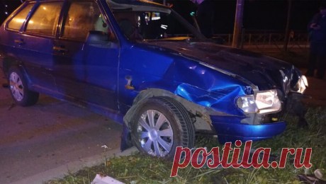 В Петербурге две девушки на одном самокате поехали на &quot;красный&quot; и были сбиты машиной. В Петербурге произошло ДТП с участием двух подростков на самокате. Об этом сообщает управление МВД по региону. По версии правоохранителей, две школьницы 14 и 15 лет ехали по перекрестку Петрозаводского шоссе и Плановой улицы в ...