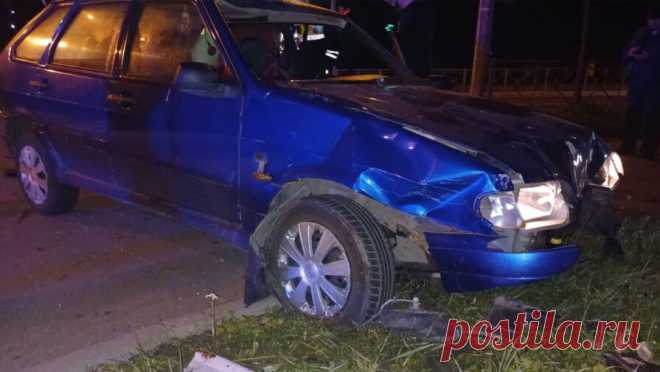 В Петербурге две девушки на одном самокате поехали на "красный" и были сбиты машиной. В Петербурге произошло ДТП с участием двух подростков на самокате. Об этом сообщает управление МВД по региону. По версии правоохранителей, две школьницы 14 и 15 лет ехали по перекрестку Петрозаводского шоссе и Плановой улицы в ...