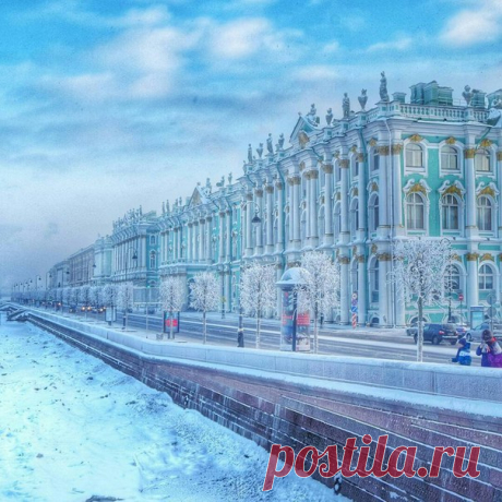 Морозная Дворцовая набережная и Эрмитаж, и это по-настоящему зимний Петербург. А между тем, до весны осталось всего три дня! С добрым утром, солнечный город!