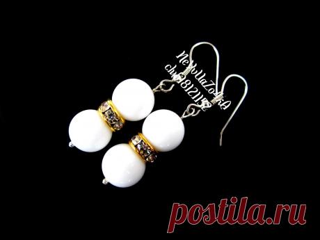 серьги c камнями 
Материал:бусины,металлическая фурнитура под серебро.
цена:160 р.