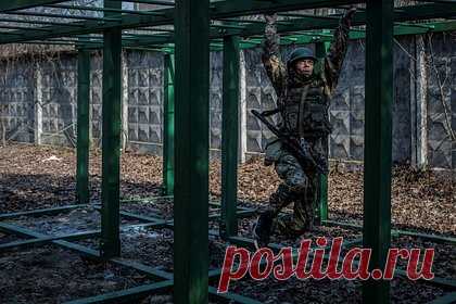 На Украине назвали сроки снижения призывного возраста. Член комитета по безопасности, обороне и разведке Верховной Рады Украины Инна Совсун заявила, что снижение призывного возраста предрешено и парламент одобрит изменение к концу марта, отметив, что дебаты сосредоточены на создании стимулов для зачисления на военную службу.