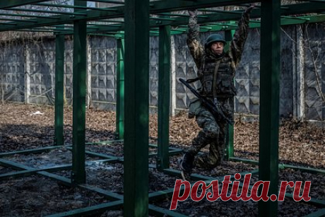 На Украине назвали сроки снижения призывного возраста. Член комитета по безопасности, обороне и разведке Верховной Рады Украины Инна Совсун заявила, что снижение призывного возраста предрешено и парламент одобрит изменение к концу марта, отметив, что дебаты сосредоточены на создании стимулов для зачисления на военную службу.