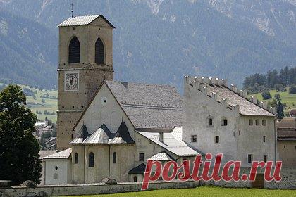 Швейцария рассмотрит снятие санкций с России в случае переговоров по Украине. Швейцария может разрешить въезд находящимся под санкциями гражданам России и авиарейсы в случае проведения в стране мирных переговоров по Украине. Об этом «РИА Новости» заявил пресс-секретарь государственного секретариата Швейцарии по экономике (SECO) Фабиан Майенфиш.