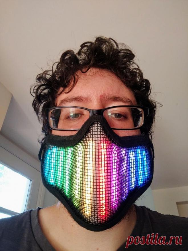 Неопиксельная светодиодная маска для лица Мир меняется и вместе с ним меняется и мода. Еще полгода назад сложно было представить миллионы людей, носящих лицевые маски, а сейчас это уже обыденность. Помимо чисто медицинских масок, раскручивается продажа масок кожаных, с рисунками, с вышивкой и т.д.В этой статье мастер покажет нам, как он
