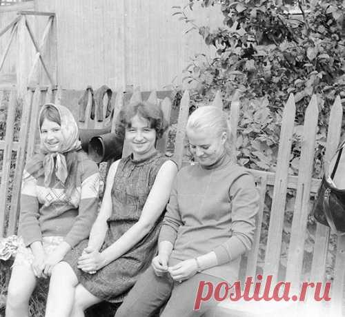 «Снится мне деревня»: 20 фотографий из жизни молодёжи в советской деревне