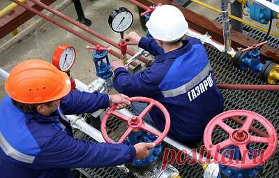 Акции "Газпрома" достигли минимума впервые с 2009 года. К 17:20 котировки компании замедлили снижение и находились на уровне 106,87 рубля