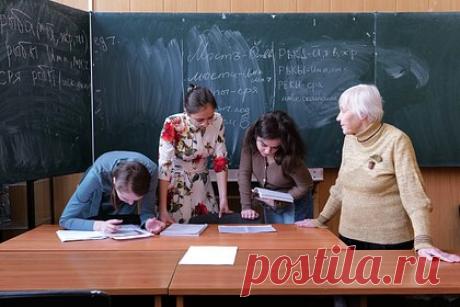 Названо главное препятствие в повышении стипендий студентам до уровня МРОТ. Идея повысить объем ежемесячных выплат студентам до уровня МРОТ является правильной, однако сложнореализуемой из-за возможности нехватки у госбюджета средств на ее реализацию. Об этом «Ленте.ру» заявила член комитета Госдумы по труду, социальной политике и делам ветеранов Светлана Бессараб.