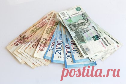 Эксперт назвал два случая списания банком денег без согласия клиента. Списать средства со счета клиента банк может по решению суда или договору. Об этом заявил юрист Петр Гусятников в интервью агентству «Прайм». В первом случае необходим исполнительный лист, с которым могут обратиться приставы и граждане, если в их пользу было вынесено решение о взыскании.