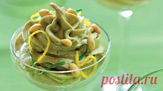 Гуакахумус - блюдо, которым не стоит ни с кем делиться. Уж больно вкусно! Я буду говорить только в присутствии своего авокадо, - заявление героини мексиканского сериала Дикая роза в моих пятилетних ушах звучало именно так. А сегодня я всё чаще сама выступаю адвокатом своему любимому продукту.