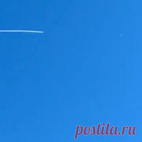 США направили истребители к «китайскому шару». ВВС США готовятся сбить китайский разведывательный шар в небе над Южной Каролиной, который движется в сторону побережья Атлантики. Движение шара контролируют истребители F-22A Raptor. К побережью также направляются F-15, способные работать на большей высоте. Аэростат может быть уничтожен через 45 минут.