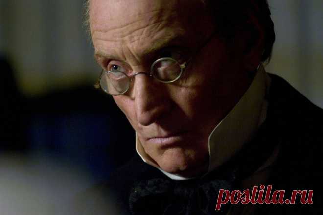 Чарльз Дэнс