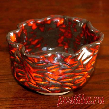 Чаша из черной глины с глазурью BOTZ. Автор Мария Агапова @gingerfoxceramics

#душевнаякерамика#дизайнерскаяпосуда#керамическаяпосуда#керамикадлядома#авторскаякерамика#длядуши#глазури#керамическаячашка#керамикапитер#ceramics#cup#handmadetableware#instapottery#clayware#instaceramics#gingerfoxceramics#посудаизглины#crockery#ceramiclove