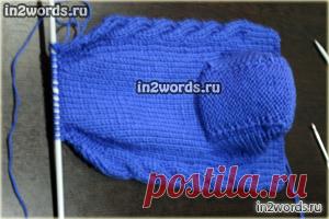 Высокие тапочки или низкие носки с косами на 2 спицах. Домашняя обувь handmade. Вязание спицами.