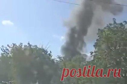 Минздрав сообщил об оказании медпомощи жителям после взрыва на складе в Крыму. Врачи оказали медицинскую помощь 12 жителям Красногвардейского района Крыма, эвакуированным в пункты временного размещения после атаки украинского беспилотника на склад боеприпасов. Об этом сообщает Минздрав России. Эвакуированных жителей осматривают четыре бригады скорой медицинской помощи и сотрудники поликлиник.