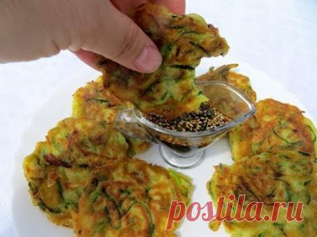 Хоть губами ешь настолько нежные! Кабачковые оладьи в корейском стиле