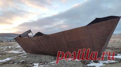 На Чукотке бабушку и внучку убило оторвавшейся металлической конструкцией. Женщину и девочку убило частью конструкции гаража у вертолётной площадки в селе Нунлигран на Чукотке. Читать далее