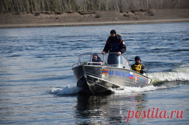 Мужчину унесло течением во время заплыва по реке Енисей в Красноярске. Сотрудники Красноярского поисково-спасательного отряда ищут мужчину, который отправился моржевать в Енисей.