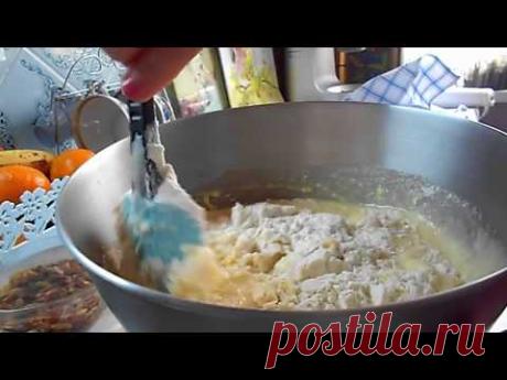 ПАСХАЛЬНЫЙ КУЛИЧКто любит влажные куличи,вам нужен этот рецепт.  ТЕСТО : молоко 0,5 литра,слив. масло 150г ,сметана 100г ,яйцо 4 шт.,сахар1,5 стакана,ванильный сахар 1 пакетик,дрожжи 50г ,изюм 4 - 5 ст. ложки,цукаты 4 - 5 ст. ложки, мука примерно1,5 кг
 ГЛАЗУРЬ : сахар 1 стакан,желатин 1 ч. ложку, вода 5 ст. ложки,сок лимона 1 ч. ложку