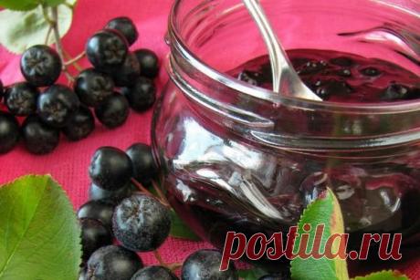 Лечебное варенье из черноплодной рябины И вот закончился отпуск, и первый хлопотный месяц нового учебного года промелькнул, и дни стали короче, а вечера прохладнее. Вновь возвратилась ко мне старая привычка проводить время с чашечкой кофе и компьютером...