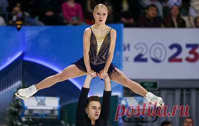 Фигуристка Мухортова рассказала, что их пара с Евгеньевым намерена усложнять программы. По словам спортсменки, они планируют делать тройной сальхов - двойной аксель - двойной тулуп