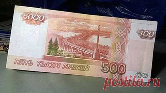 Москвичке банкомат Сбербанка выдал 5100 рублей одной купюрой. Фото - Известия