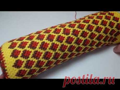 Чехол для подушки в технике Bricks crochet по кругу - жаккард крючком.