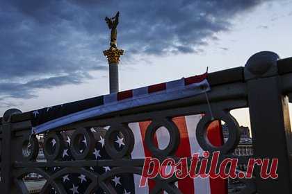 В США назвали возможные предпосылки для заключения мира на Украине. Гипотетический полный отказ США от поддержки вынудит Украину заключить невыгодный для себя мир из-за дефицита вооружений, которые не смогут восполнить союзники Киева. Об этом заявил заслуженный профессор Школы перспективных международных исследований Университета Джонса Хопкинса имени Генри Киссинджера.
