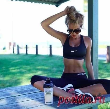 Напитки для похудения

Гидромель. Готовится просто: на стакан теплой (до 40о) воды 1 ч. л. меда и 2 ст. л. лимонного сока. Принимать трижды в день перед едой. Содержание в напитке витамина С способствует выведению шлаков и повышает иммунитет.

Овсяный кисель. Улучшает обменные процессы, укрепляет иммунитет. 200 г овса высыпать в трехлитровую банку, влить 0,5 ст. кефира, 1 ст. л. сметаны, 1,5 л воды. Плотно завязать посуду марлей и поставить в теплое место для скисания. Зат...