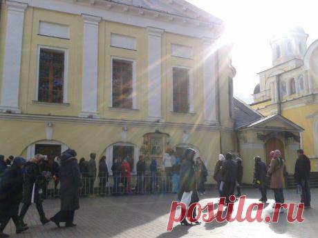 На поклонение к иконе св. Матроны в Покровском женском монастыре