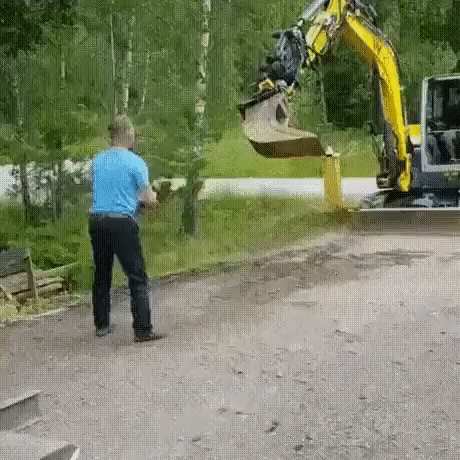 В рабочий полдень..