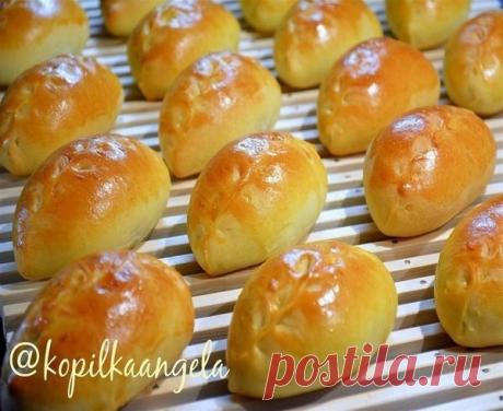 Рецепт очень вкусного воздушного теста для печёных пирожков (пирогов, булочек, ватрушек и т.п.) на кефире.

Ингредиенты на 15-20 пирожков:
50 мл тёплого молока (или воды)
8 г (1,5 ч ложки) сухих дрожжей
70 г сливочного масла
200 г кефира
1 желток
1 ч л соли
1+2 ч ложки сахара
400 г муки (примерно)
1 ч ложка разрыхлителя
'
Приготовление.
Готовим дрожжевую болтушку.
В чашке разогреваем молоко до 36"С, растворяем 1 ч ложку сахара, всыпаем дрожжи, перемешиваем. Даем постоять в...