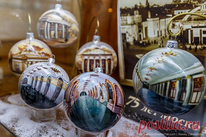 Можно сделать спец.заказ и на шары нанесут изображения по Вашему заказу. Например серия по заказу метрополитена: