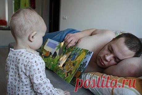 Ребёнок спрашивает : - Мам, у папы есть родители?.. - Конечно, есть... бабушка Валя и дедушка Витя... И тут гениальный вопрос: - А зачем они его нам отдали?...)))