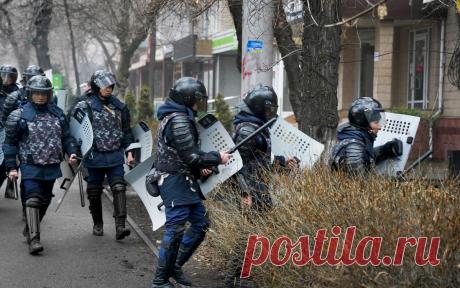 Комендант Алма-Аты заявил о погромах и мародерстве в городе. В Алма-Ате на фоне протестов начались погромы и мародерство, порядка четырех сотен кафе, магазинов и офисов разграблены