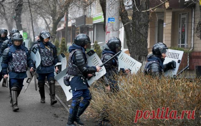 Комендант Алма-Аты заявил о погромах и мародерстве в городе. В Алма-Ате на фоне протестов начались погромы и мародерство, порядка четырех сотен кафе, магазинов и офисов разграблены