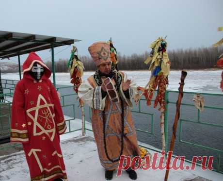 Слышала про всякую магию и привороты, не знала что и как и с чего начать,
приворот сначала хотела сама сделать. Так я, собственно, на этом форуме и появилась.
И даже что-то пыталась осуществить. Только безрезультатно.
Сутками гуглила и вы не поверите, нашла я одну прекрасную женщину на одном из форумов,
написала