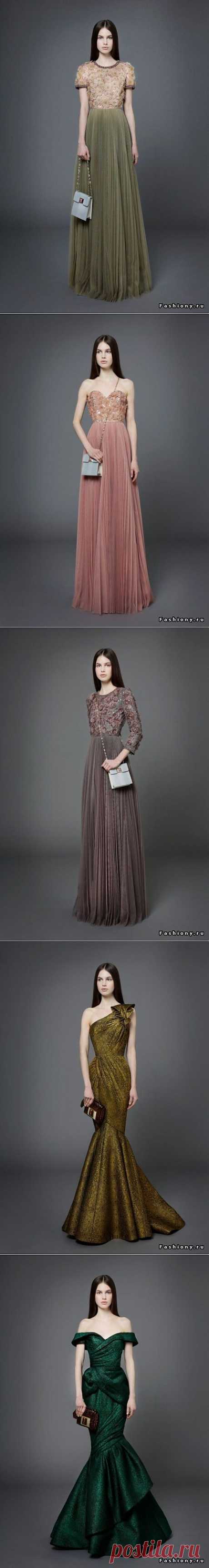 Andrew Gn pre-fall 2014-коллекция Радует то, что в коллекциях от Andrew Gn можно подобрать роскошные вечерние, коктейльные платья и повседневные наряды, как говориться «На любой вкус». Новая межсезонная коллекция получилась очень интересной, разнообразной, женственной и стильной. Интересная отделка, элементы и богатство тканей, эффектные аксессуары сделали новую коллекцию очень стильной и современной.