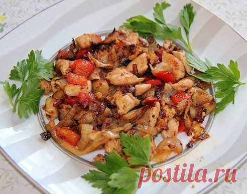 Курица с овощами.