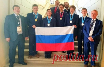 Наши герои, которых проигнорировали все российские СМИ  



Почему-то в России сомнительные личности, наподобие Божены Рыльской, или Ксении Собчак, или Филиппа Киркорова, получают прайм-тайм на центральных СМИ.
Футболисты сборной России, известные своими …