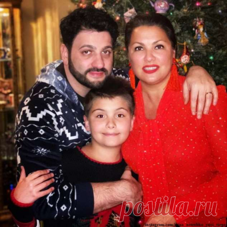 Анна Нетребко показала традиционную забаву для детей в католическую Пасху | Краше Всех