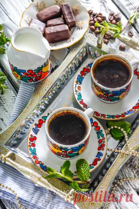 Кофе с мускатным орехом и корицей — рецепт с фото на Русском, шаг за шагом. Горячий напиток, аромат которого подчеркнут терпкой ноткой пряностей. #рецепт #кофе #напитки #рецепты #утро #завтрак