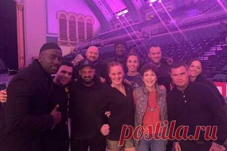 Чемпионка UFC Шевченко показала фото со съемок фильма для Netflix. Киргизская девушка-боец смешанного стиля (MMA) Валентина Шевченко поделилась фото со съемок фильма Bruised («В синяках»), премьера которого состоится на Netflix. 33-летняя Шевченко показала фото в образе девушки-бойца из фильма по кличе Леди Убийца. Спортсменка известна по выступлениям в UFC.