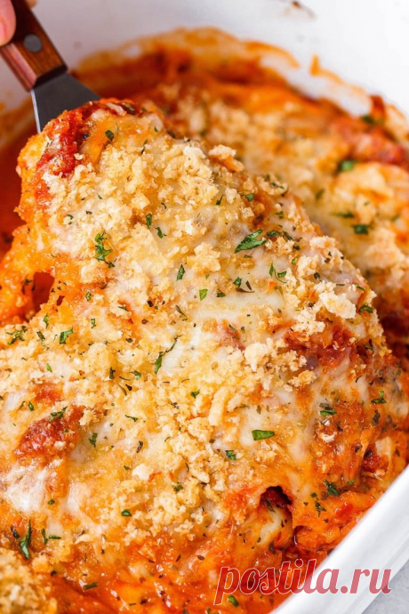 Сочная куриная грудка под соусом.