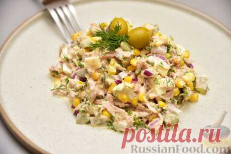 Рецепт: Салат с тунцом, кукурузой, солёными огурцами и яйцами на RussianFood.com