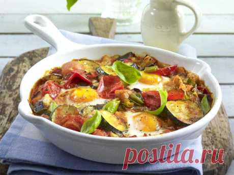 Тушеные овощи с яйцами
Отличный рецепт приготовления вкуснейшего блюда из помидор, цуккини, баклажанов и куриных яиц.