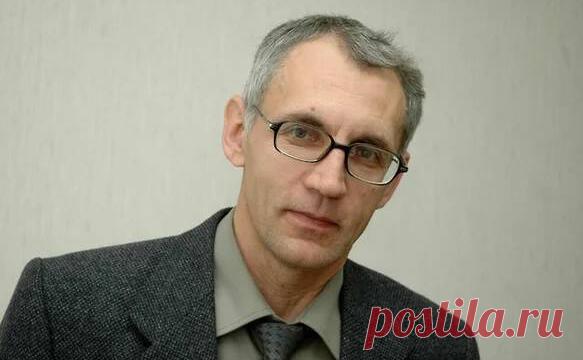 Экс-директор института РАН получил условный срок за продажу робота в КНР. По версии следствия, ученый заключил от имени института РАН контракт с китайской компанией на изготовление морского робота, однако доходы от контракта так не поступили в распоряжение института. Ученый вину не признавал