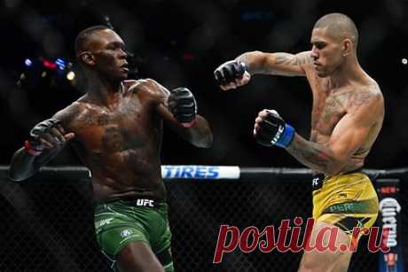 Адесанья нокаутировал Перейру и вернул титул чемпиона UFC. Новозеландский боец смешанного стиля (MMA) Исраэл Адесанья одержал победу над бразильцем Алексом Перейрой в главном поединке турнира UFC 287. Адесанья нокаутировал Перейру во втором раунде. Таким образом, новозеландец вернул титул чемпиона UFC в среднем весе, утраченный после поражения от бразильца в их предыдущем бою.