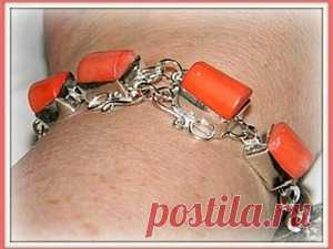 Как сделать яркий браслет из серебряной проволоки и коралловых бусин | Журнал Ярмарки Мастеров Как сделать яркий браслет из серебряной проволоки и коралловых бусин – бесплатный мастер-класс по теме: Wire Work / Wire Wrap ✓Своими руками ✓Пошагово ✓С фото