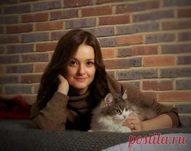 Пользовалась маслом и маской, но волосы стали хуже — рассказываю о частых ошибках в уходе за волосами
Добрый день, дорогие читатели! Меня зовут Олеся, и я рада видеть вас на моем канале! Сегодня в эфире: ТОП частых ошибок в уходе за волосами. Для тех, кто не знаком со мной, рассказываю — я парикмахер с пятилетним стажем, а так же технолог по реконструкции волос. Работаю с женской аудиторией, создаю красивые и современные окрашивания, […]
Читай пост далее на сайте. Жми ⏫ссылку выше