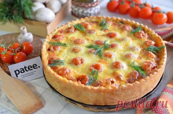 Киш лорен с курицей и грибами Вкусный открытый пирог с курицей и грибами - прекрасная альтернатива сытному обеду. Тонкое, хрустящее тесто, сливочно-сырная заливка…ммм…как же это вкусно! Вы можете взять тесто за основу, а продукты для начинки самые разнообразные: мясо, рыбу, копченую грудинку или только овощи. Дайте волю своей фантазии!
